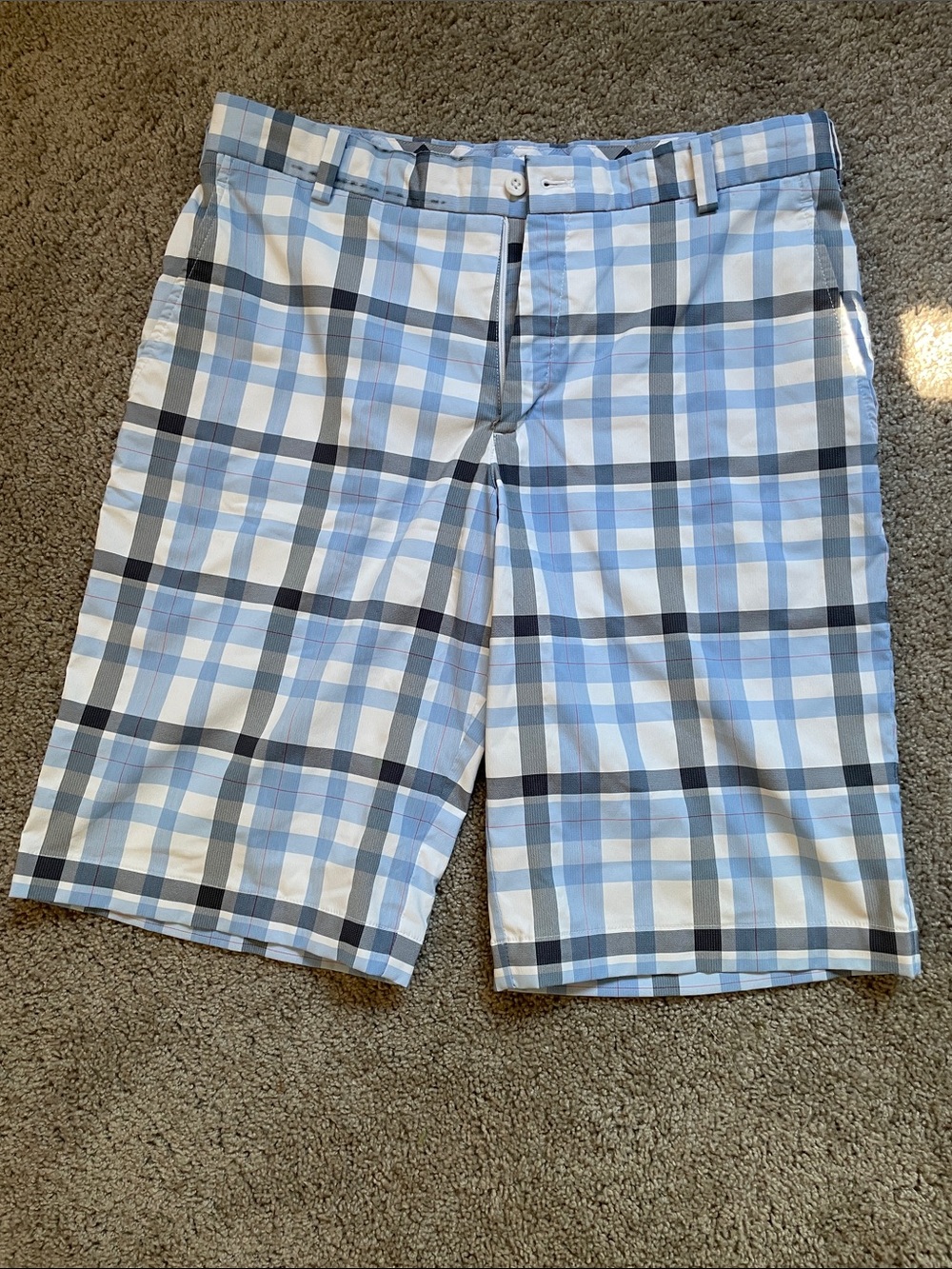Nike Golf Men's Shorts Light Blue and White Plaid Flat Front 32 Waist Dri-fit